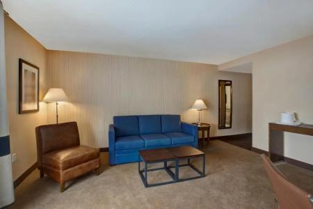Four Points by Sheraton - 82