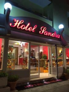 Sandra - 44