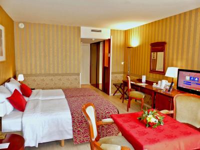 Golden Tulip de’ Medici - 36