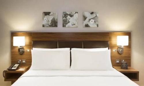 Hilton Garden Inn Ras Al Khaimah - 26