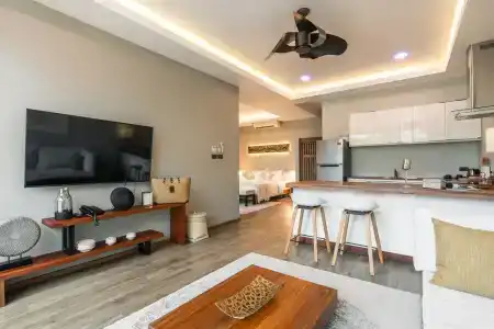 Zee Luxury Boutique - 10