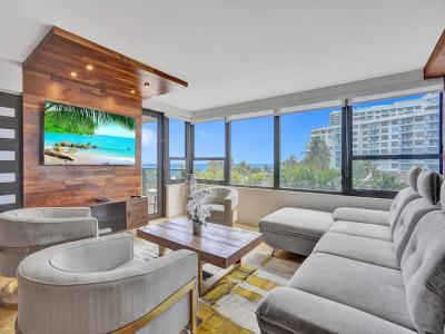 The Alexander All Suites - 701