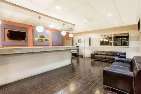 Days Inn by Wyndham Fort Lauderdale Airport Cruise Port - 1
