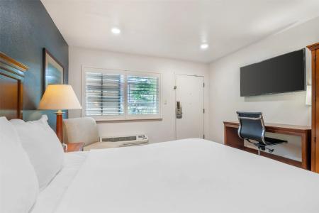 Best Western Plus Clocktower Inn - 82