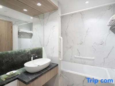 Park Avenue Clemenceau (SG Clean) - 53