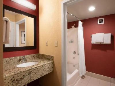 Courtyard by Marriott Dallas in Legacy Park - 30