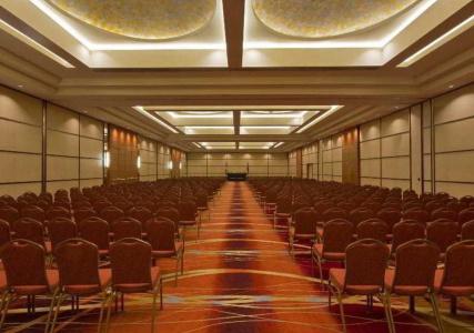 Sheraton & Convention Center - 24