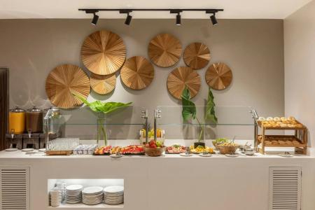 Four Points by Sheraton - 11