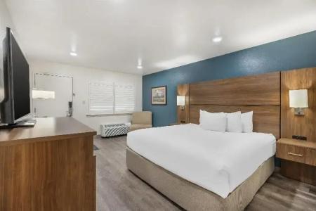 Best Western Plus Clocktower Inn - 59