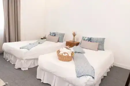 Oon Poshtel x Cafe - 1