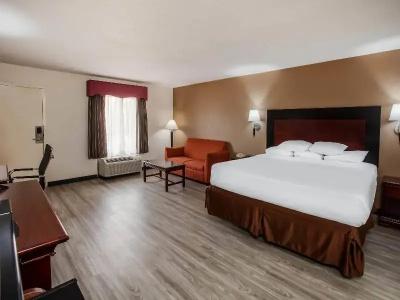 Days Inn & Suites by Wyndham - 43