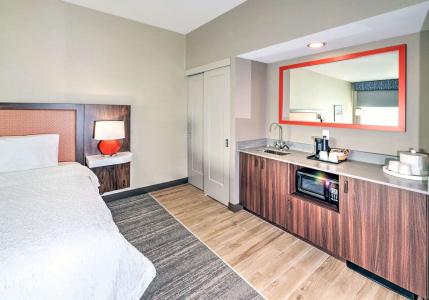 Hampton by Hilton - 28