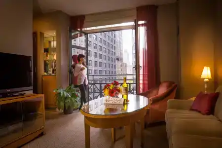 Giraffe by Library Hotel Collection - 2