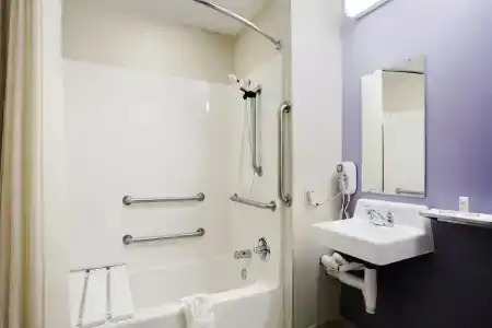Microtel Inn & Suites by Wyndham West - 23