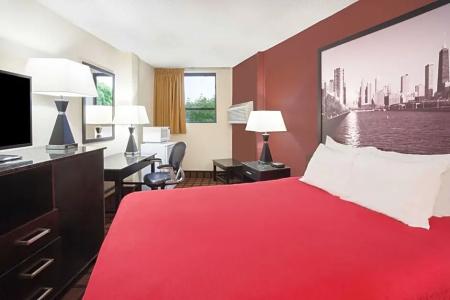 Super 8 by Wyndham Chicago IL - 34