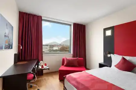 Ramada Encore by Wyndham Geneva - 5