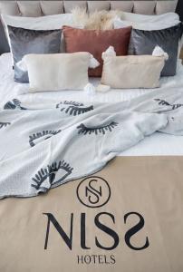 Niss Lara - 98