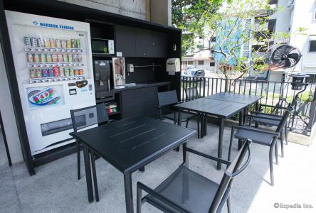 Lloyd's Inn (SG Clean, Staycation Approved) - 8