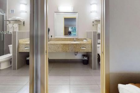 Rodeway Inn & Suites Fort Lauderdale Airport & Cruise Port - 49