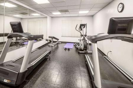 Country Inn & Suites by Radisson, at Mills, CA - 16