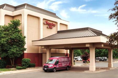 Hampton Inn-Airport - 0