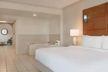 Holiday Inn & Suites, An Ihg - 85
