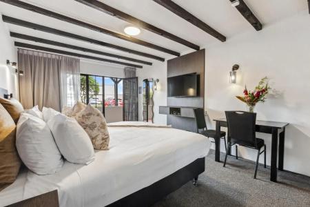 Knights Inn - 5