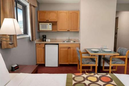 Quality Inn & Suites - 27