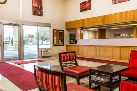 Econo Inn and Suites - 3