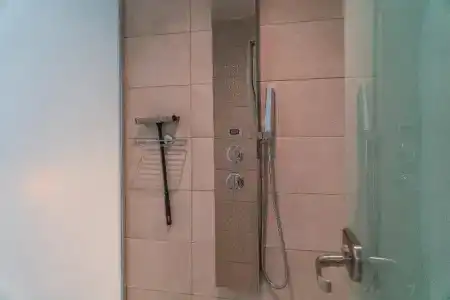 Bio Suites - 206