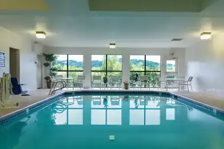Hampton Inn Eugene - 17