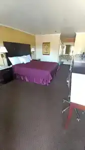 Executive Inn & Suites - 13