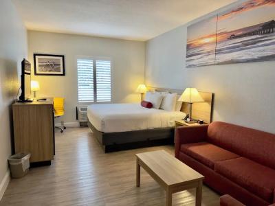 Days Inn & Suites by Wyndham - 107