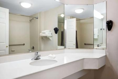 La Quinta by Wyndham Austin Southwest - 60