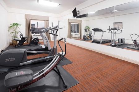Baymont by Wyndham Savannah/Garden City - 9