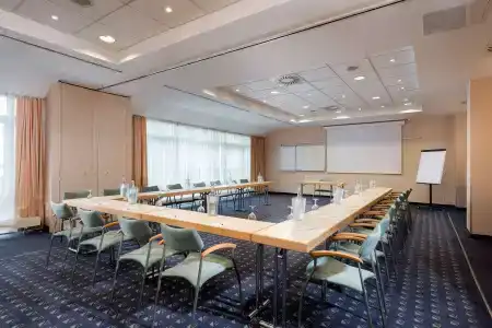 Ramada by Wyndham Hannover - 14