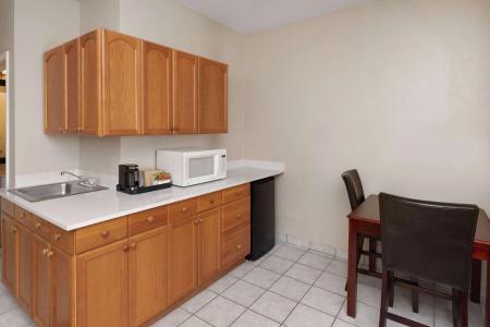 Oyo Townhouse Houston Brookhollow - 15