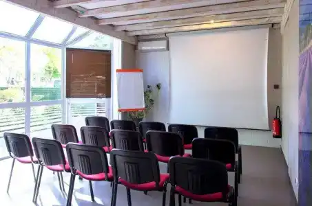 Contact Hôtel Le Provençal Bordeaux Lac avec Bornes électriques - 13