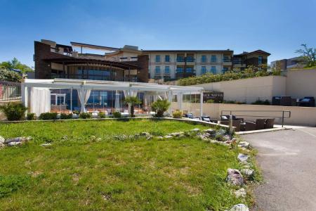 Blue Waves Resort - 0