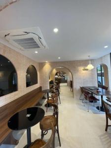 The Quarter Phromphong By Uhg - Sha Extra Plus - 21