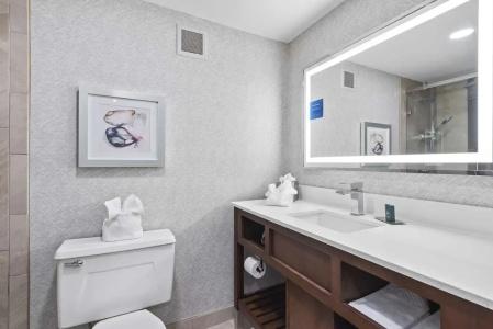 DoubleTree by Hilton - 49