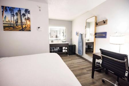 La Quinta Inn by Wyndham Near Busch Gardens - 3