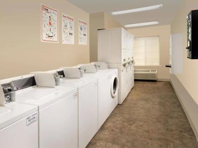 WoodSpring Suites - 15