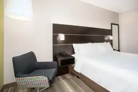 Holiday Inn Express & Suites, an IHG - 2