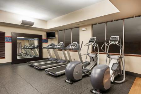 Hampton Inn - Hills - 17