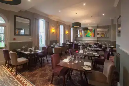 London Chigwell Prince Regent, BW Signature Collection - 44