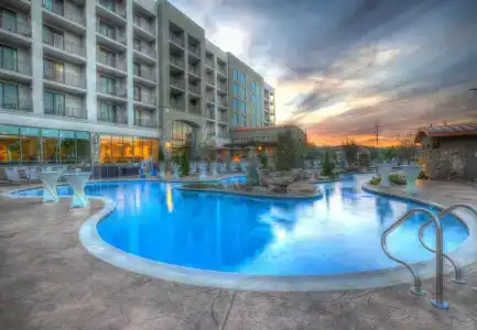Courtyard by Marriott - 17