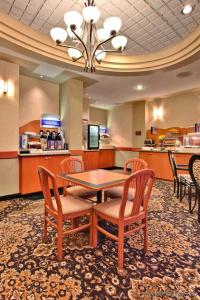 Holiday Inn Express and Suites, an IHG - 18