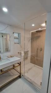 Green Island Inn - 107