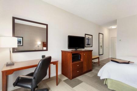 Hampton Inn - Colchester - 5